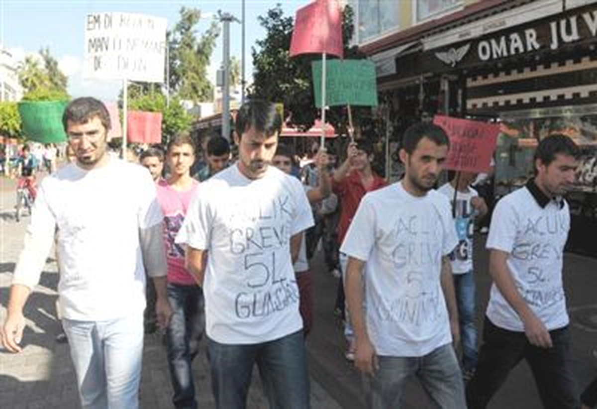 Alanya\'da BDP\'liler Açlık Grevi Başlattı