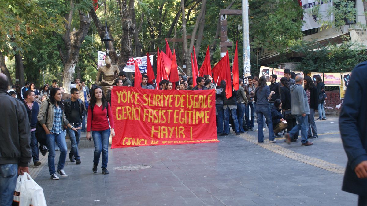 Ankara\'da \'Yök Gözaltılarına\' Protesto