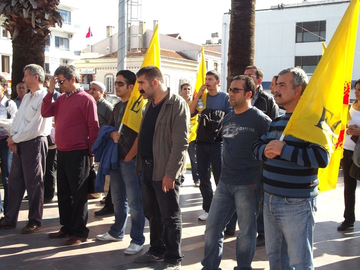 Ayvalık Kesk\'ten Meydanda Açıklama