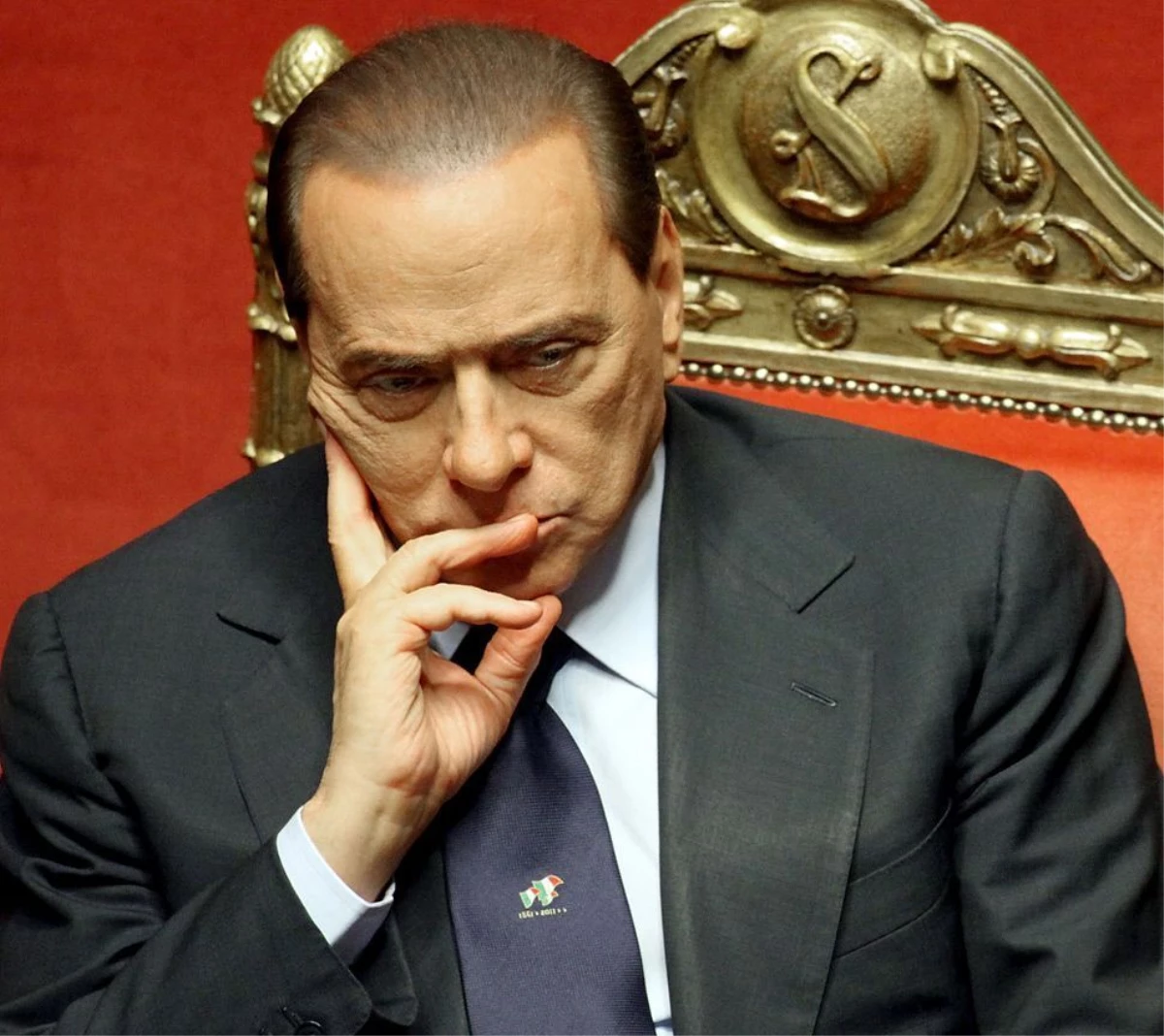 Berlusconi, İtalyanlar\'dan Özür Diledi