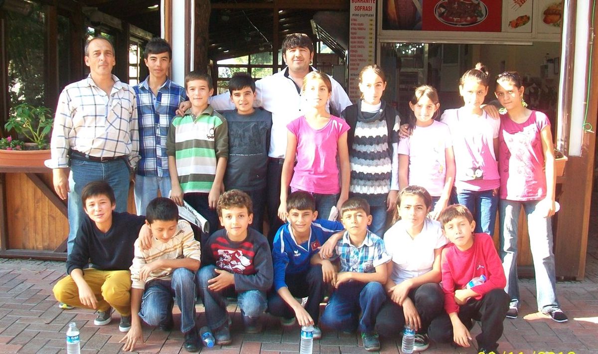 Burhaniye\'de Başarılı Sporculara Kaymakam Yemeği