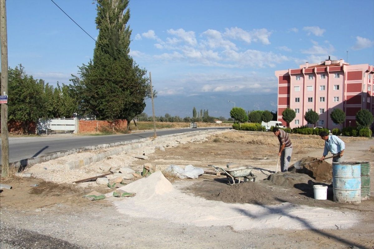 Burhaniye TOKİ\'ye Kaldırım Güzelliği