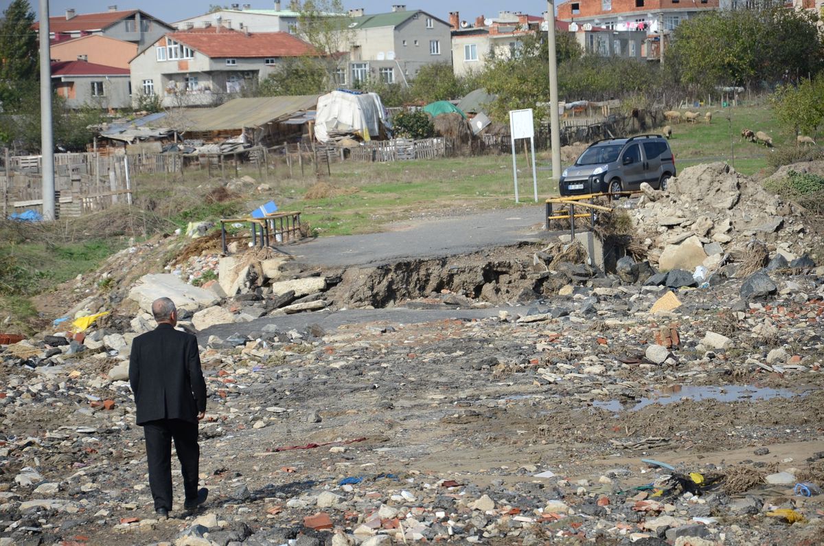 Çorlu Deresi Köprüsü Yıkıldı