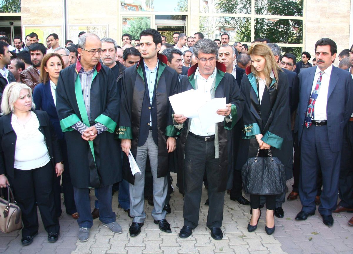 Diyarbakır Barosu Avukatlarından Oturma Eylemi