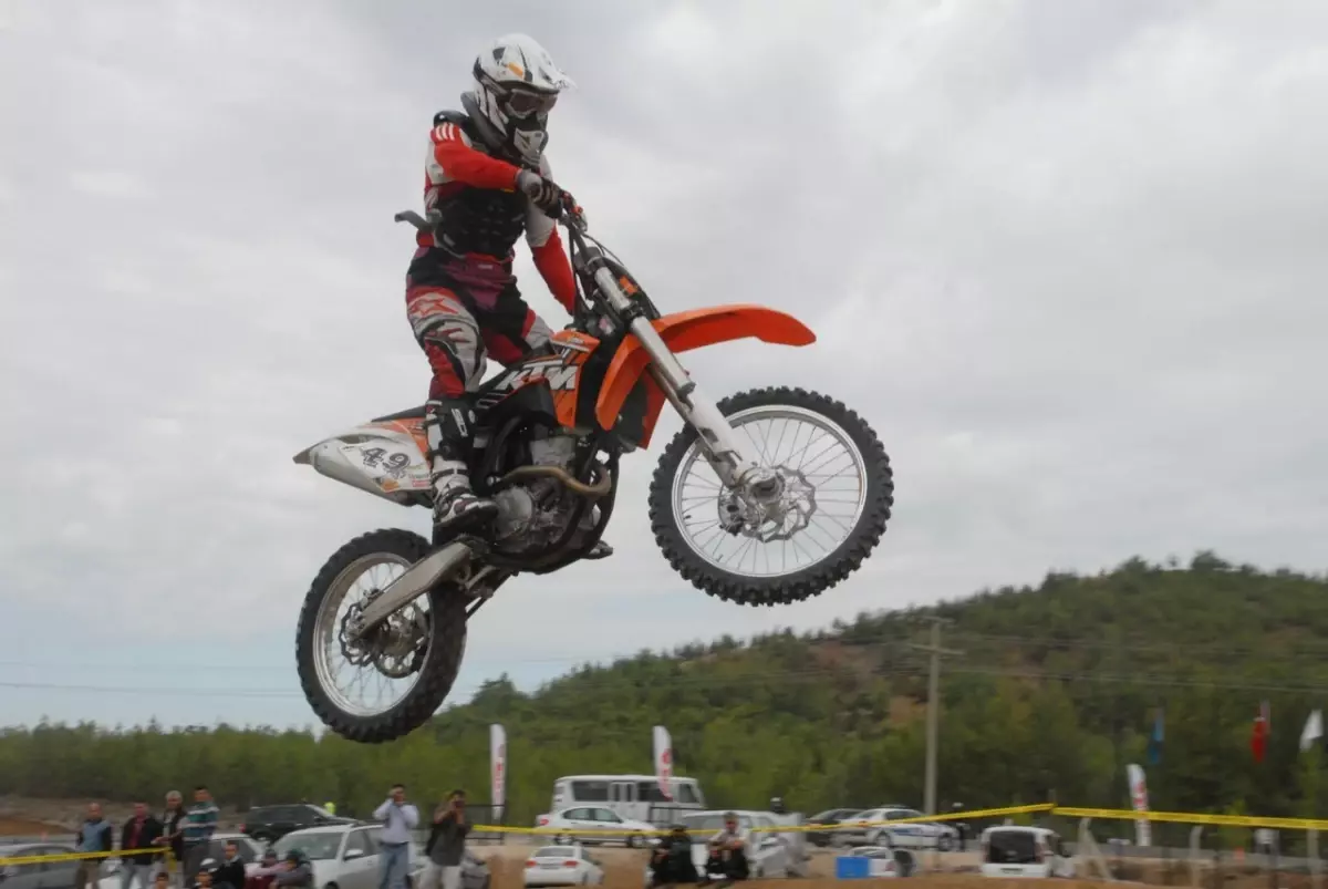 Fethiye\'de Nefes Kesen Motokros Yarışları Başladı