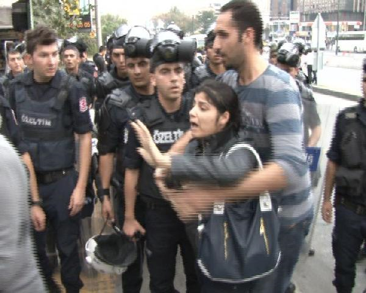 Gözaltına Alınan BDP\'li Kadın: Beni Alırsanız 6 Kardeşim Dağa Çıkar