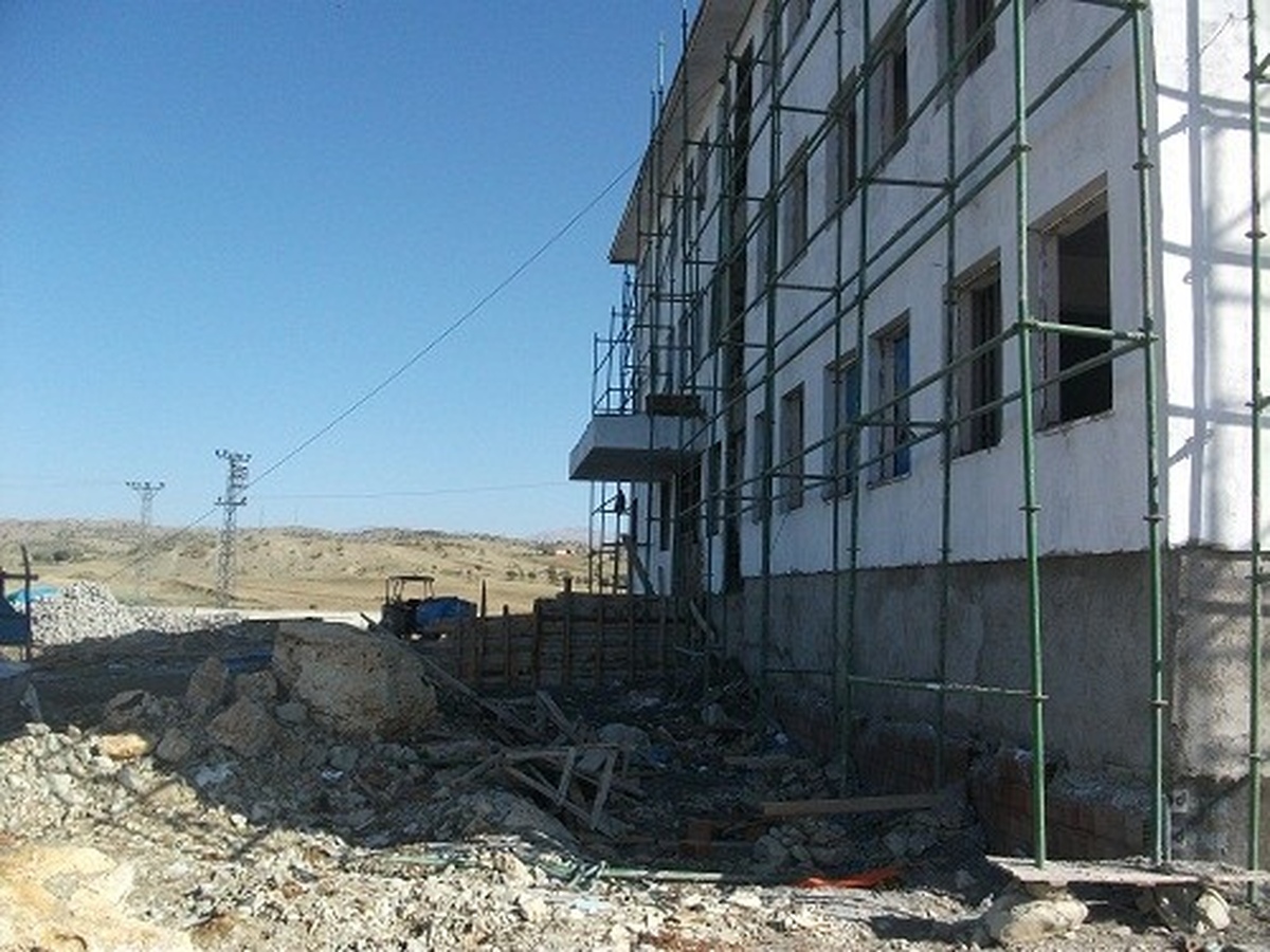 Hamzalı Çöl İlköğretim Okulu Bitme Aşamasında