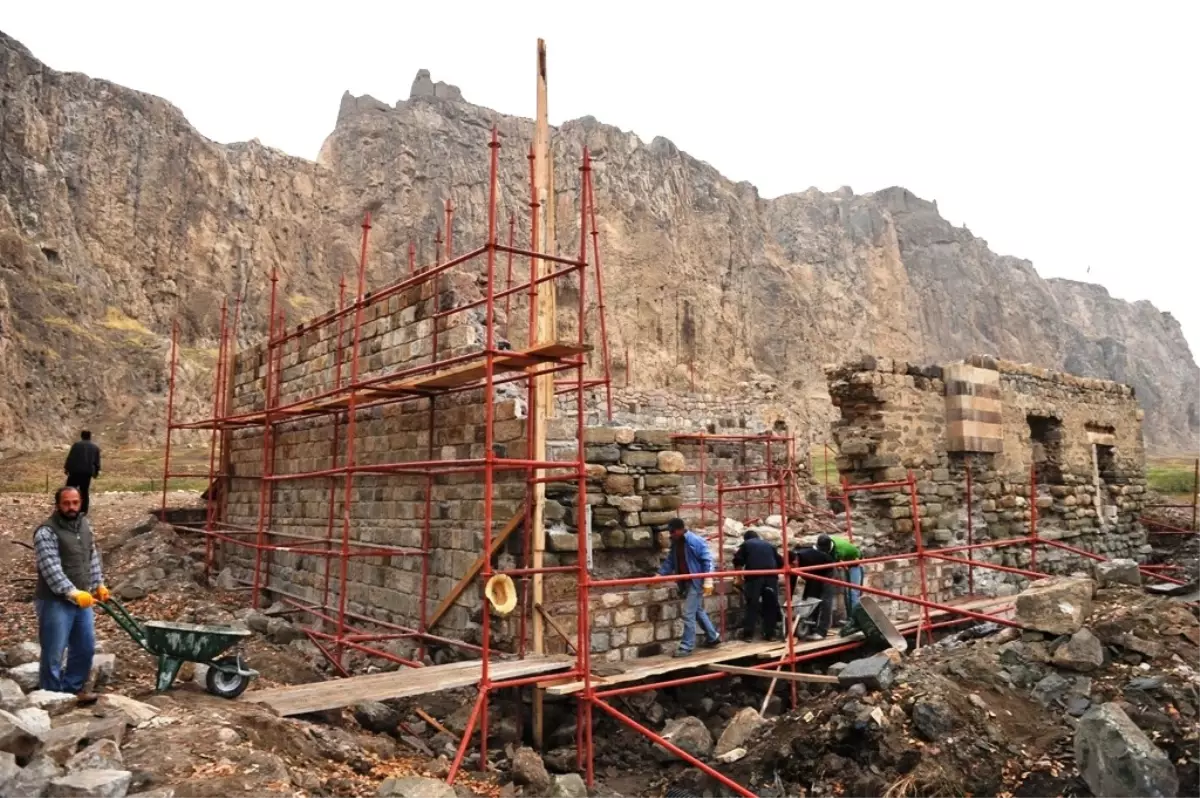 Horhor Camisi\'ndeki Restorasyon Çalışması