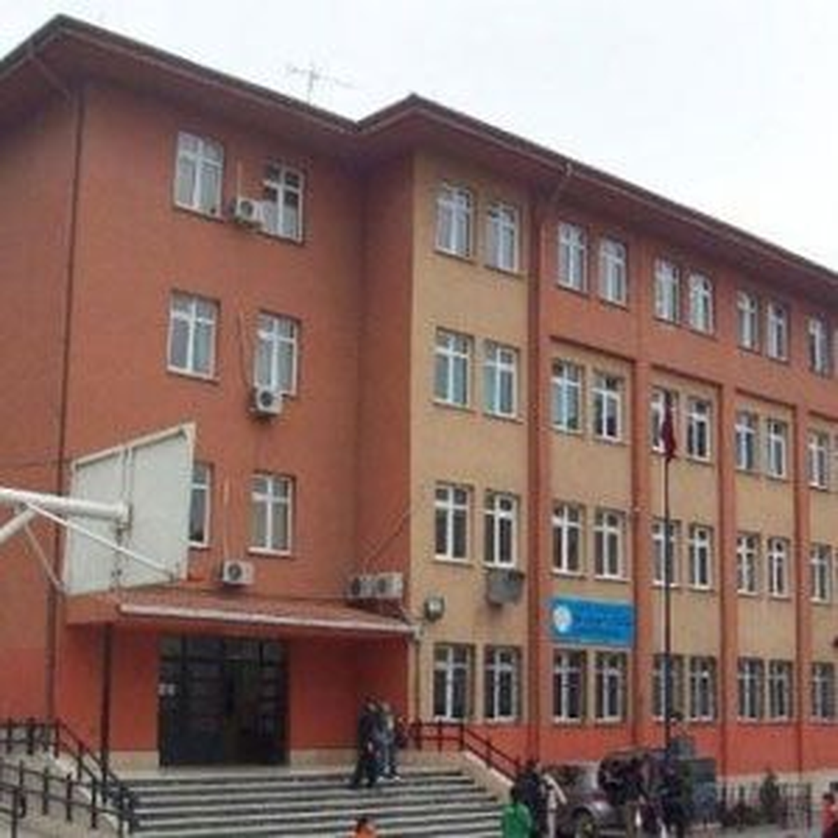 İstanbul\'da Okula Saldırı