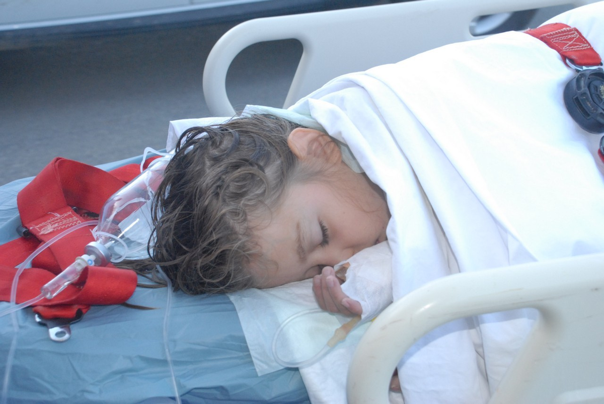 Kaynar Kazana Düşen Çocuk Ambulans Helikopterle İzmir\'e Sevk Edildi