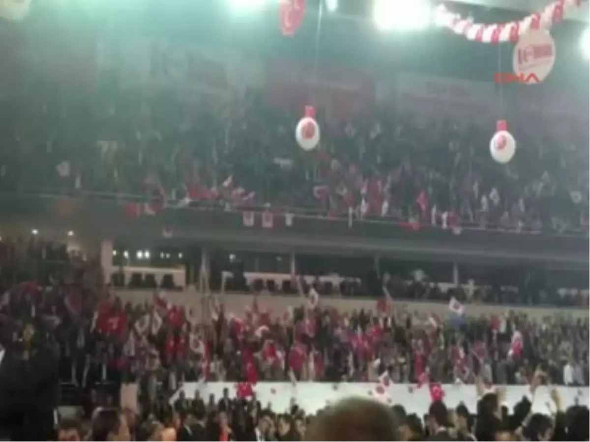 Kurultay\'da Tansiyon Yükseliyor