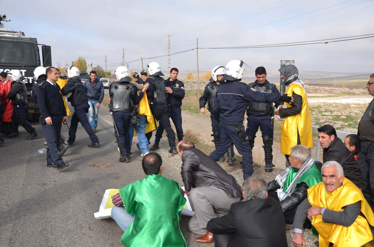 Malazgirt\'te BDP\'liler Gözaltına Alındı