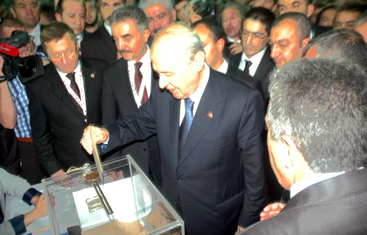Mhp Kongresinde Genel Başkanlık İçin Oylamaya Geçildi