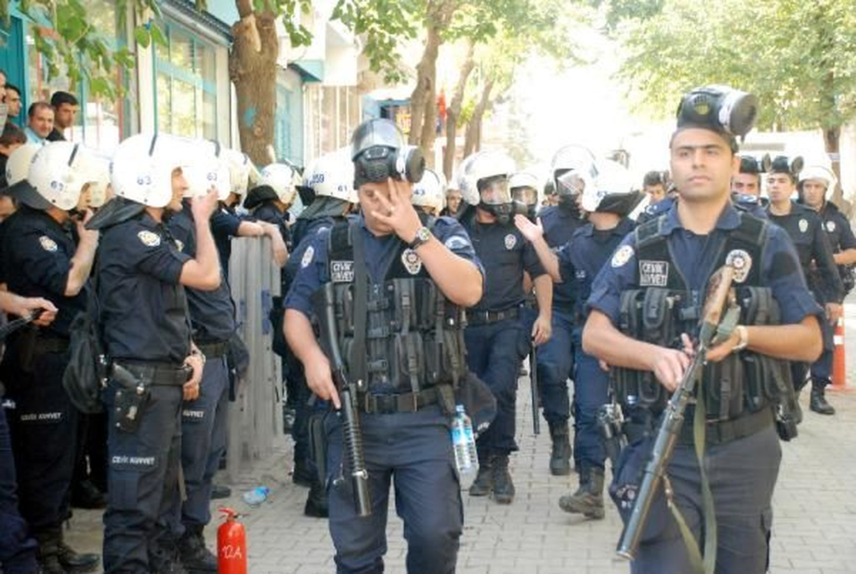 Şanlıurfa Siverek\'te Miting Gerginliği