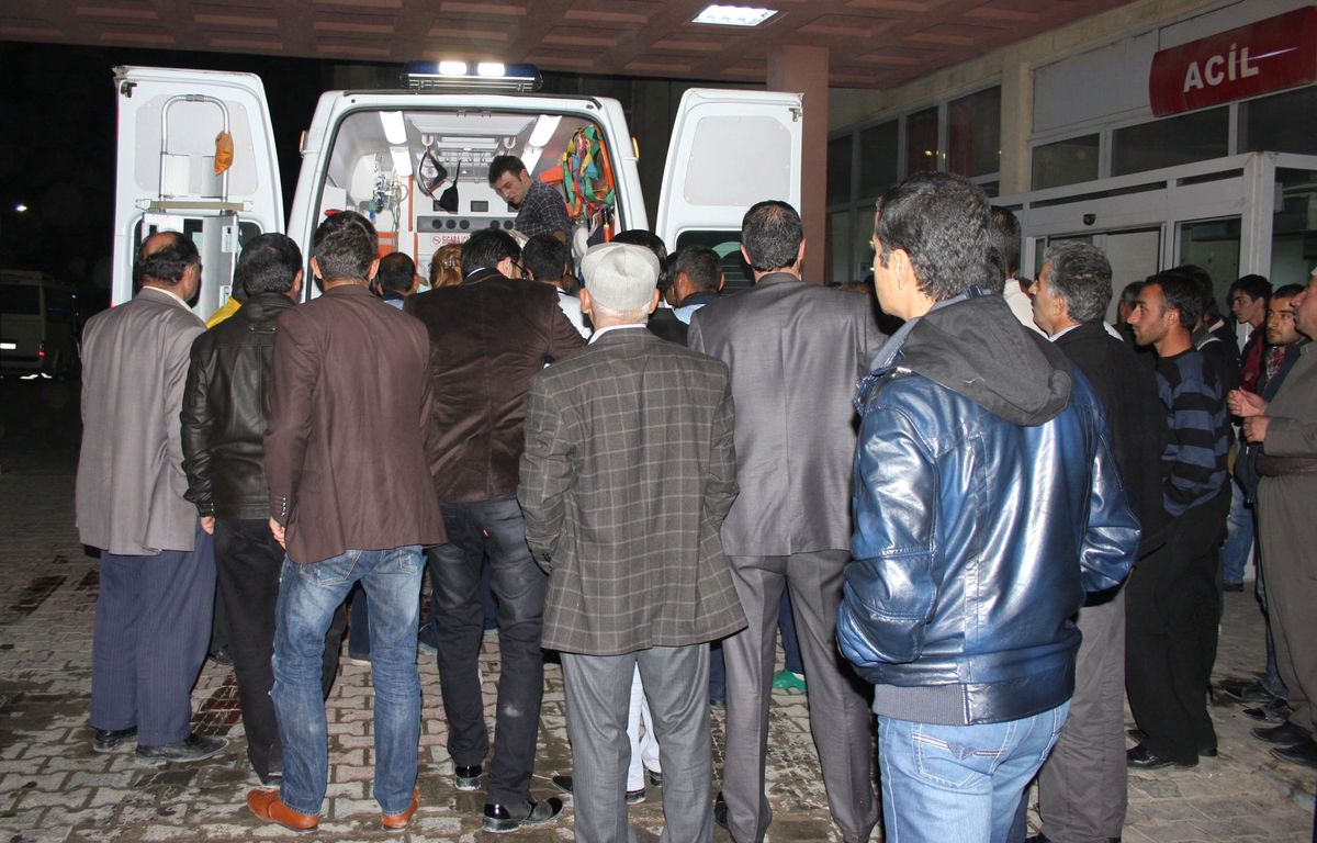 Şemdinli\'de Patlama; 1 Ölü, 13 Yaralı (4)