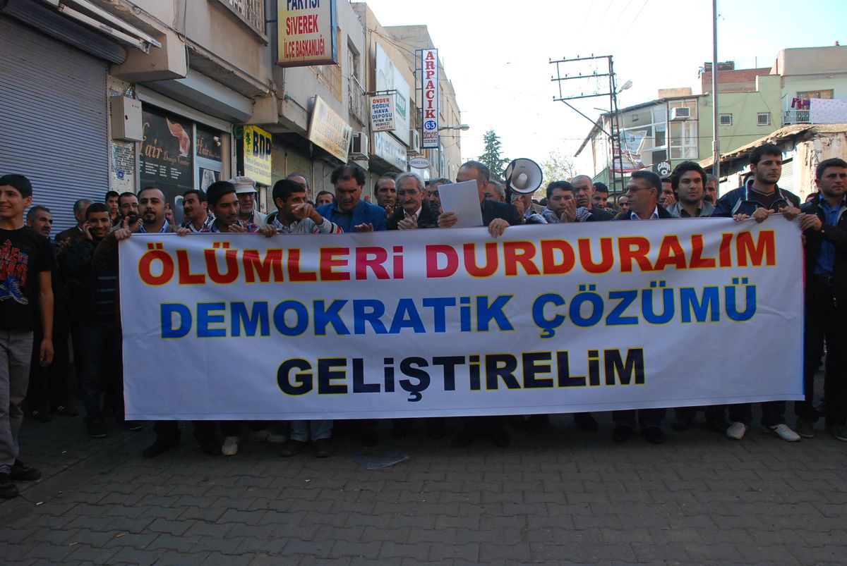 Siverek\'te Polis Eşliğinde Basın Açıklaması