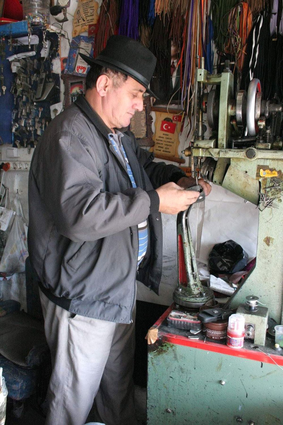 Tamirciler Çin Malı Ayakkabılardan Dertli