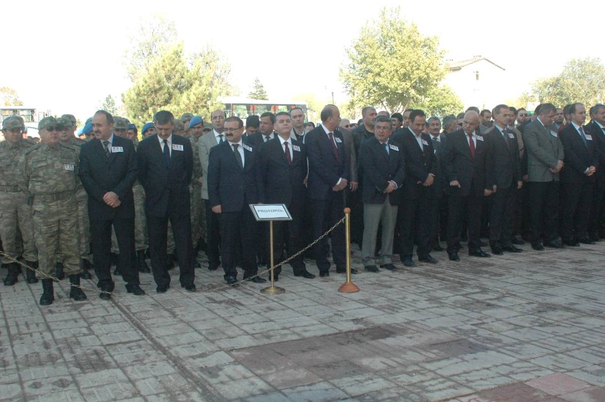 Trafik Kazasında Ölen 3 Polis Memuru İçin Elazığ\'da Tören Düzenlendi