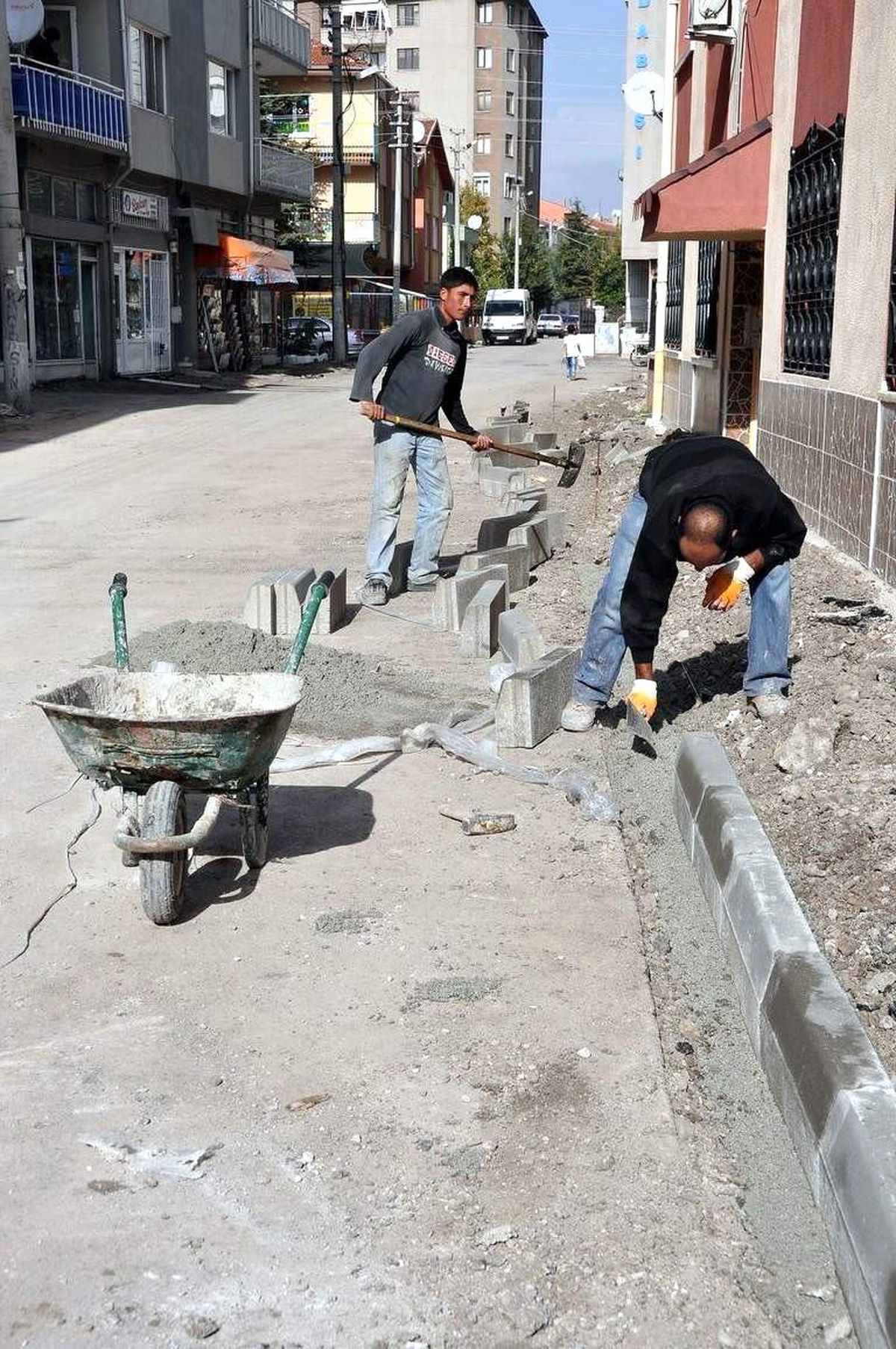 Üst Yapı Çalışmaları Vişnelik Mahallesi\'nde Devam Ediyor