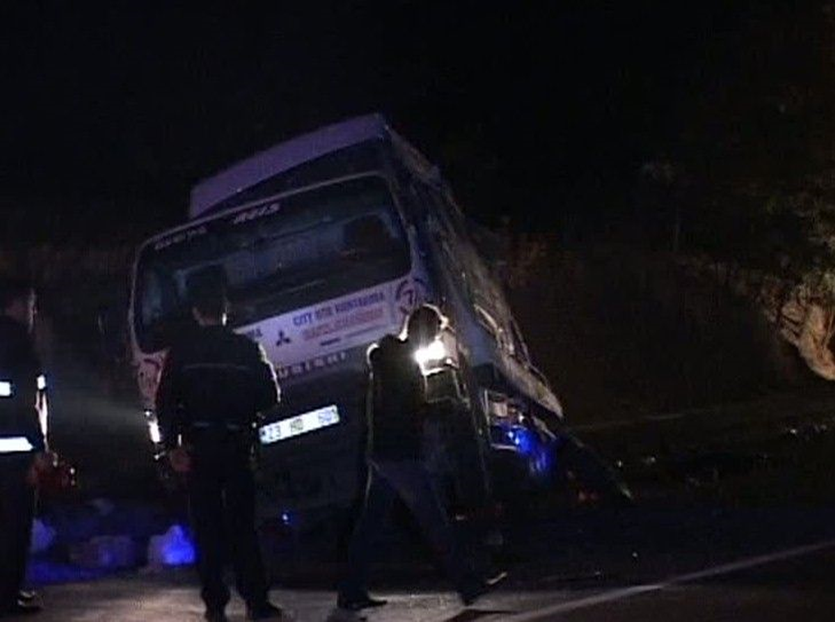Yol Kontrolü Yapan Polis Ekibine Tır Çarptı: 4 Şehit
