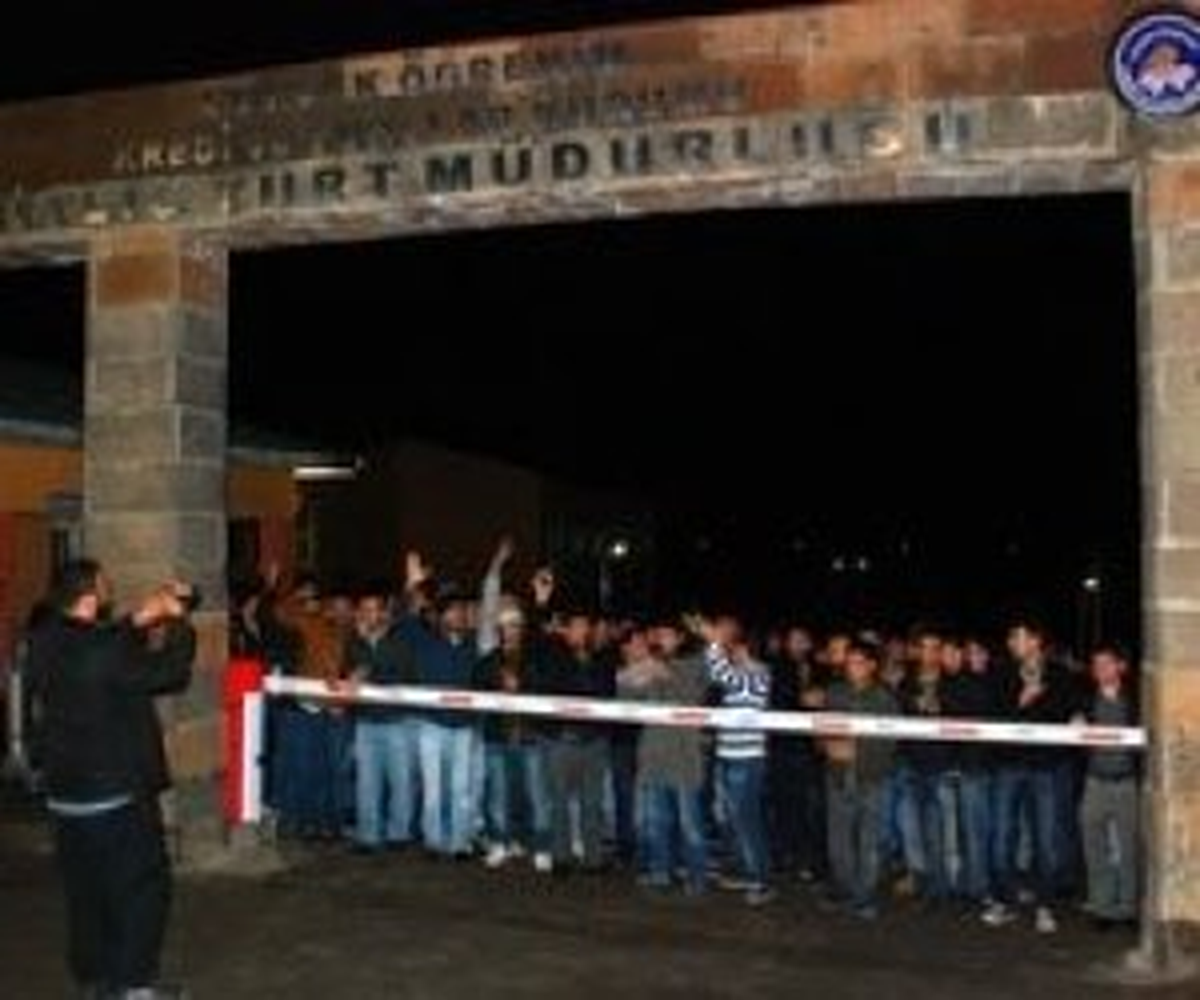 Eylem Yapan Öğrencilere Polis Müdahalesi