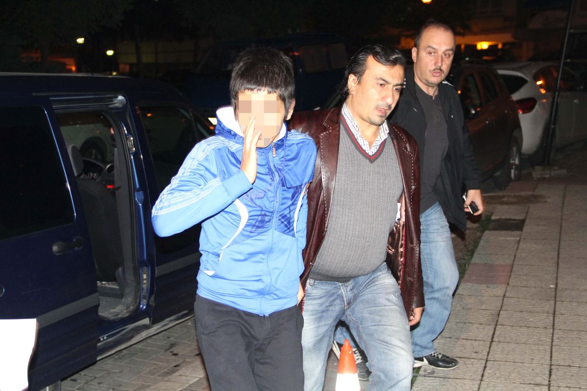 15 Yaşında Öğretmenini Bıçakladı