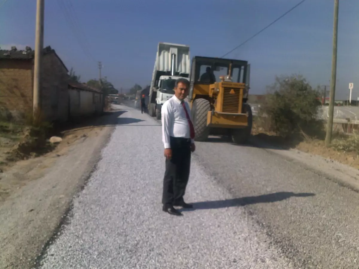 Ak-Yeniköy\'de Üst Yapı Çalışmaları Devam Ediyor