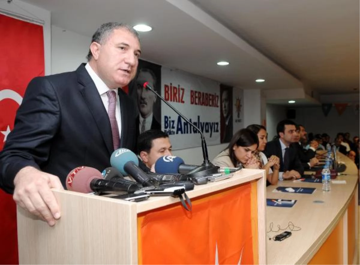 Antalya\'da CHP\'li Meclis Üyesi, AK Parti\'ye Katıldı