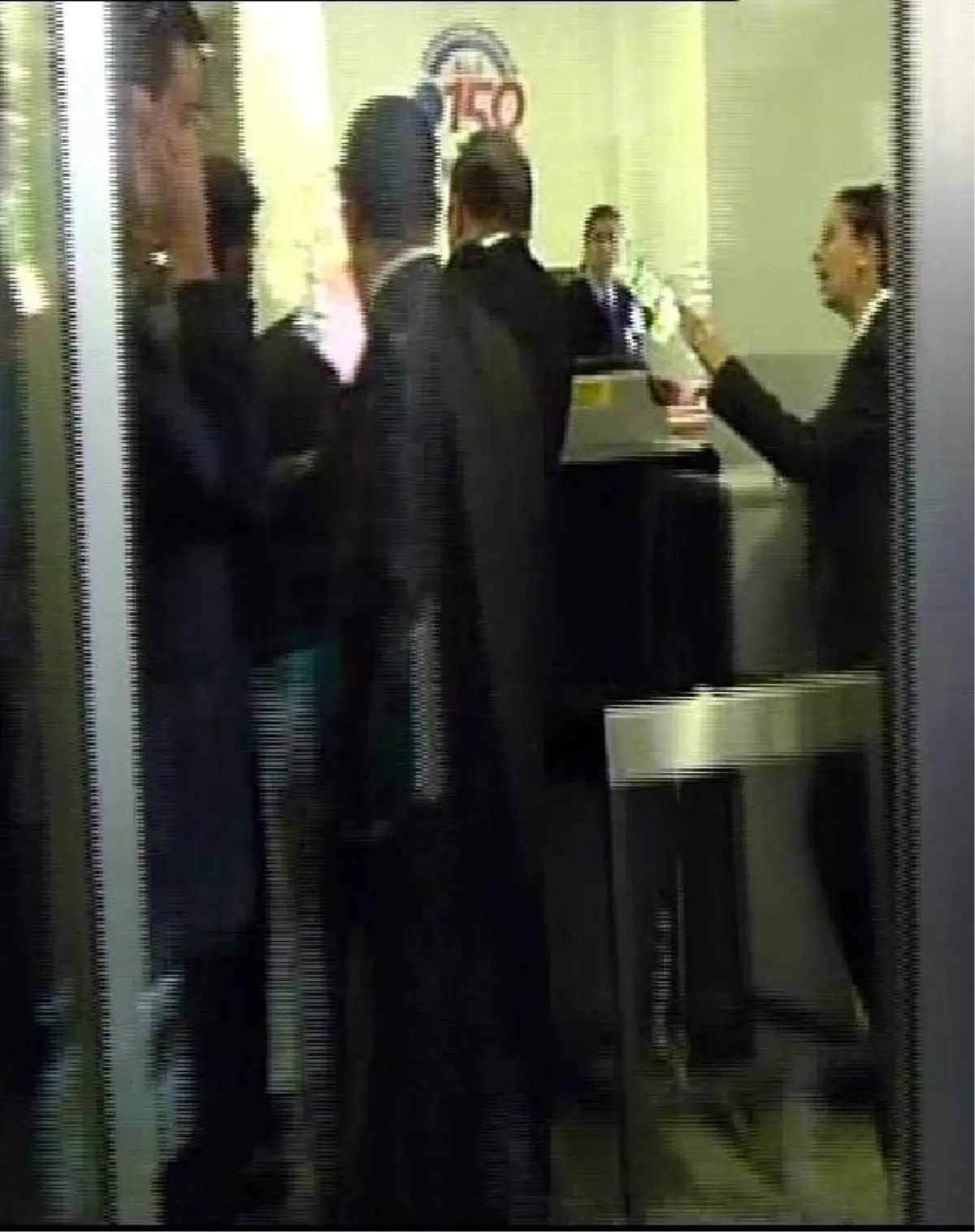 Başbakanlıkta 3 El Ateş Etti