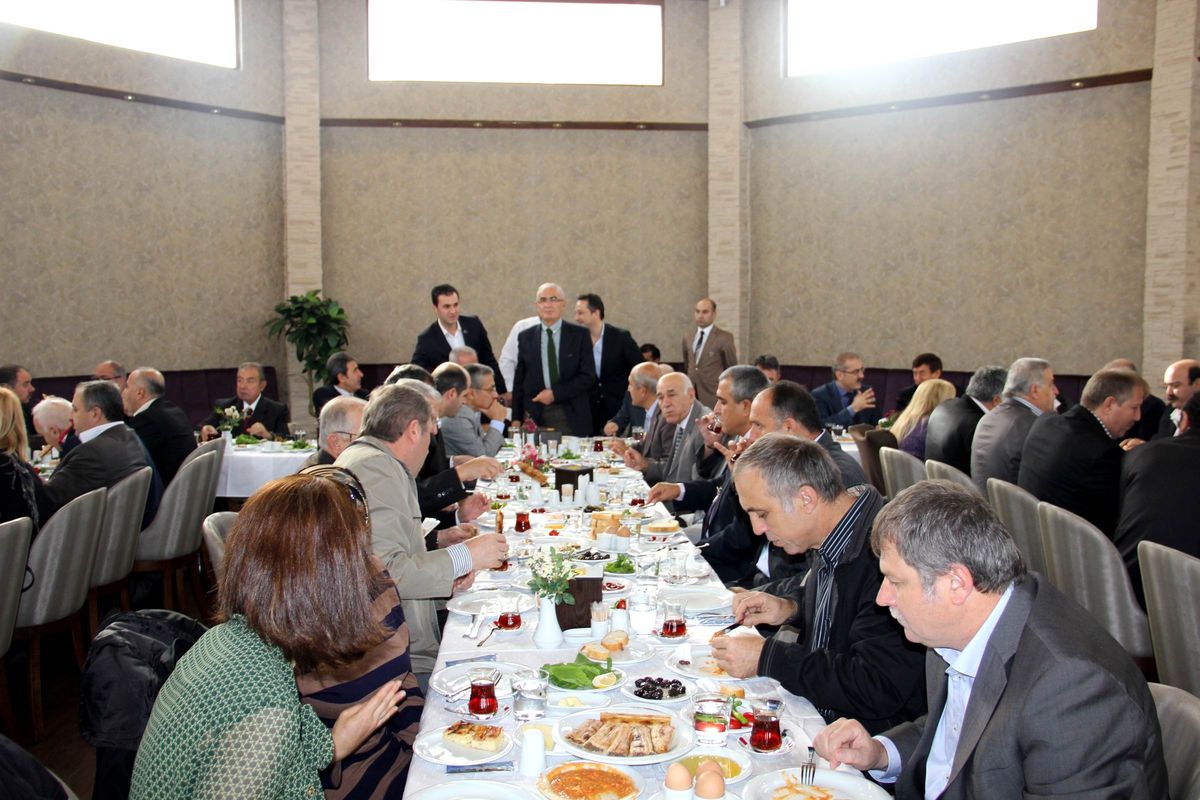Başkan Yılmaz\'dan Tanıtım Gezisi
