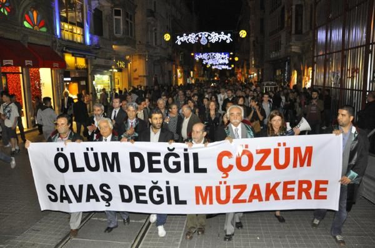 Beyoğlu\'nda \'Açlık Grevi\' Yürüyüşü