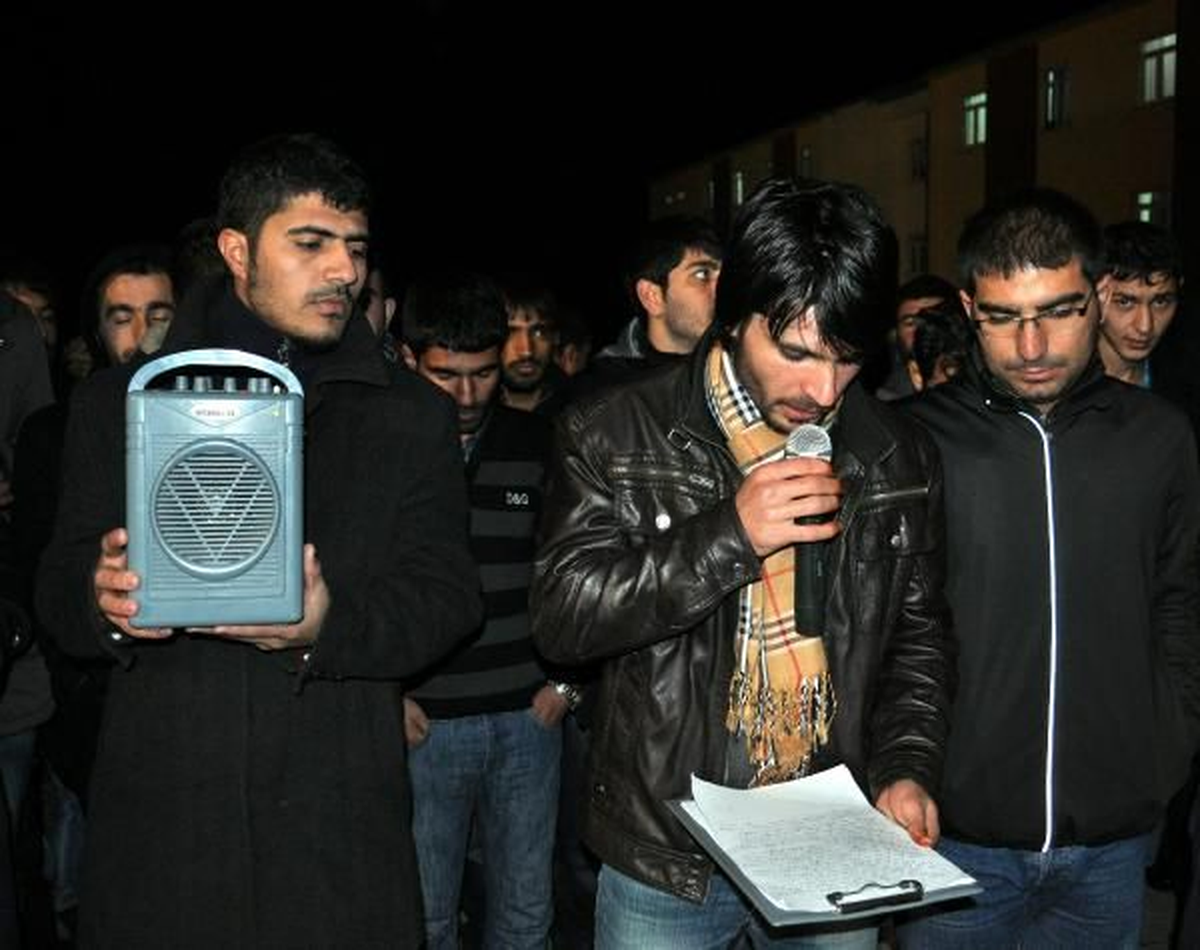 Bitlis\'te Yurt Eylemi Yapan Öğrencilere Polisin Müdahalesi