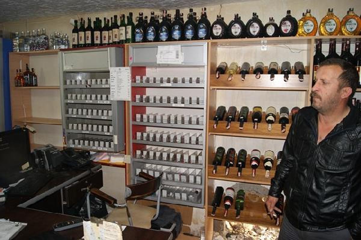 Duvarı Delip Büfeye Girdiler, Sigara ve Viski Çaldılar