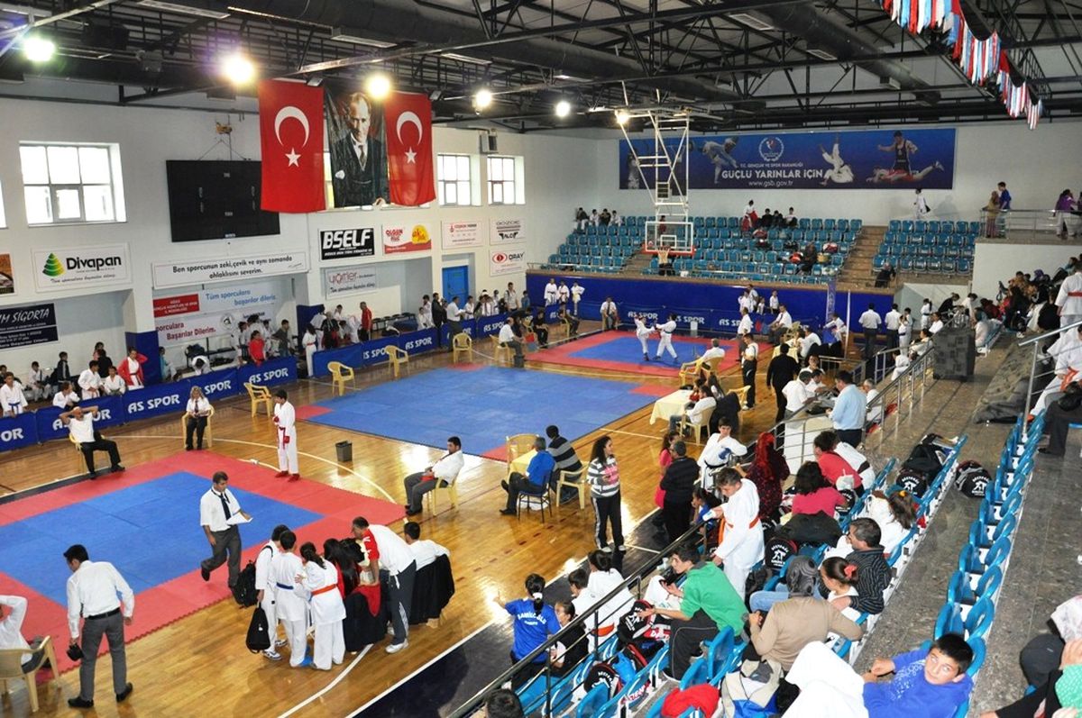 Düzce\'de "10 Kasım" Karate Turnuvası Sona Erdi