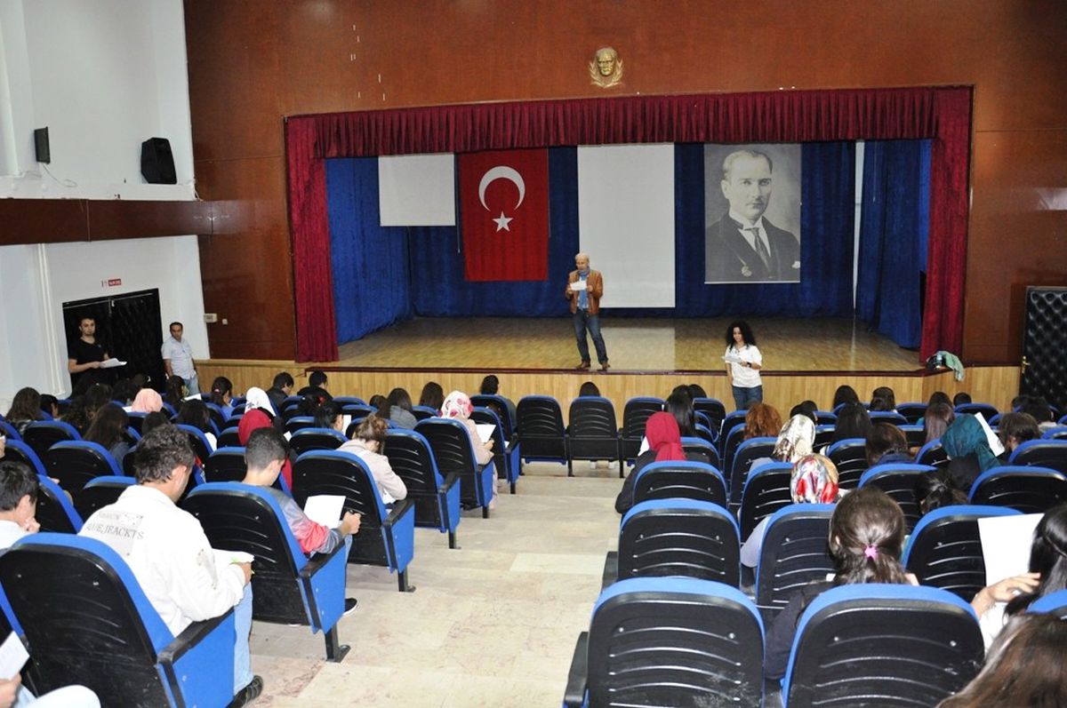 Düzce Gençlik Merkezinde İngilizce Sınavı Yapıldı