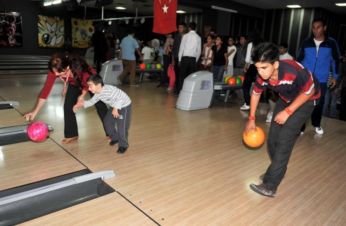 Engelli Çocukların Bowling Keyfi