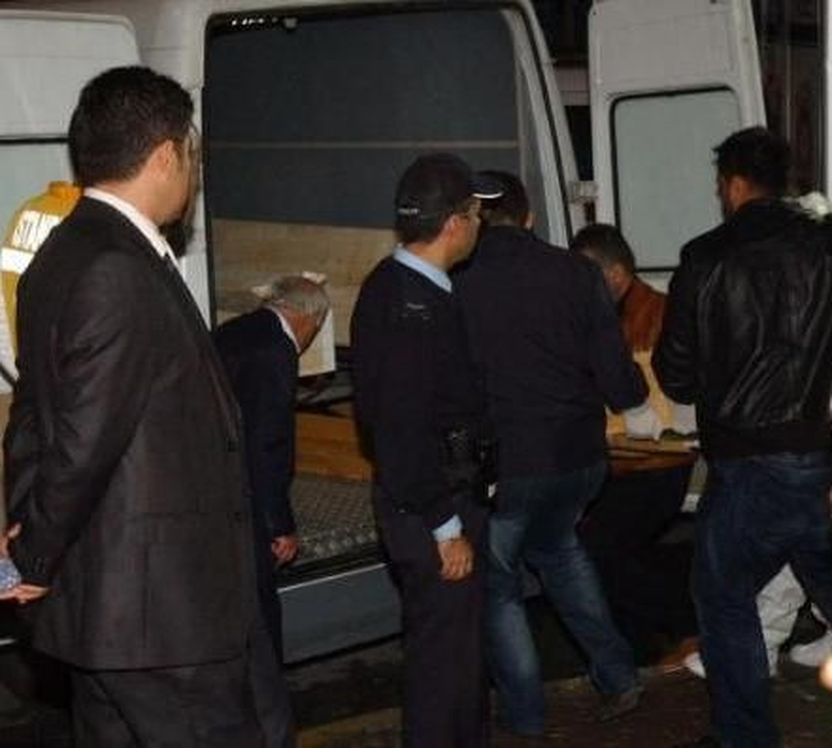 "Eşinin Okuma Yazması ve Cep Telefonu Yok"