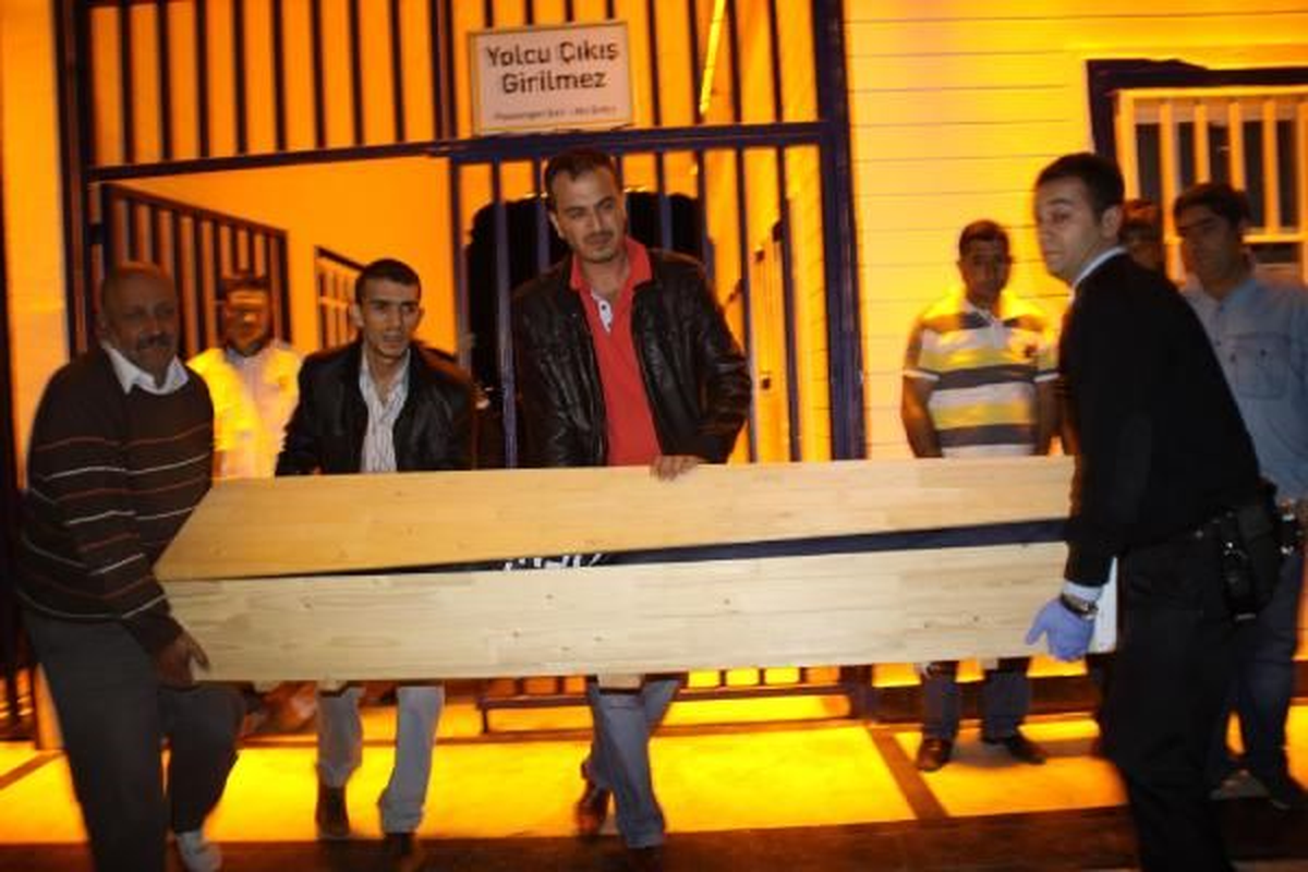 Kanlıca Sahilinde Erkek Cesedi Bulundu