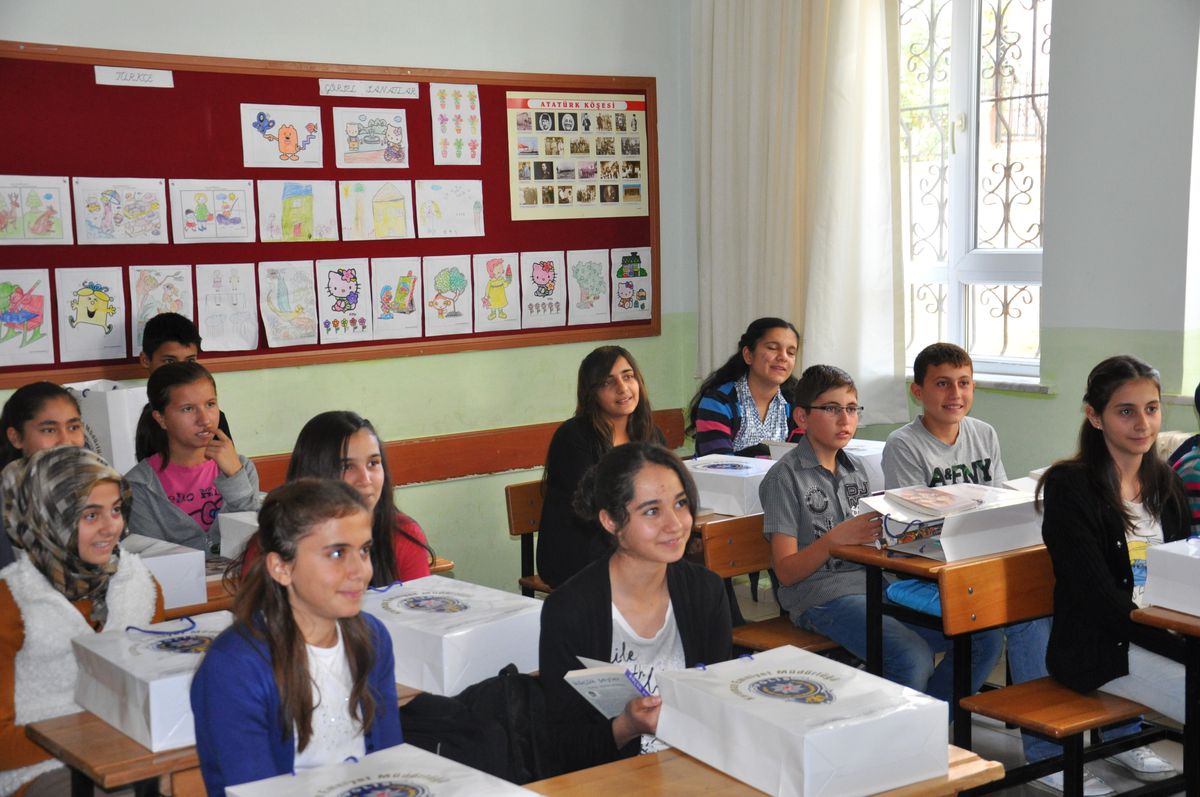 Karaman Polisinden Öğrencilere SBS Desteği