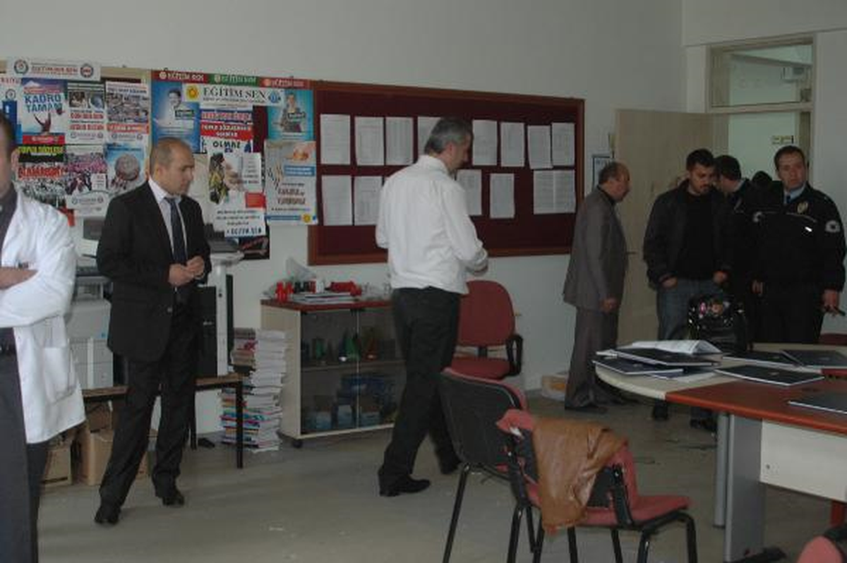 Kardeşi Pansiyona Alınmadı, Öğretmenler Odasına Saldırdı