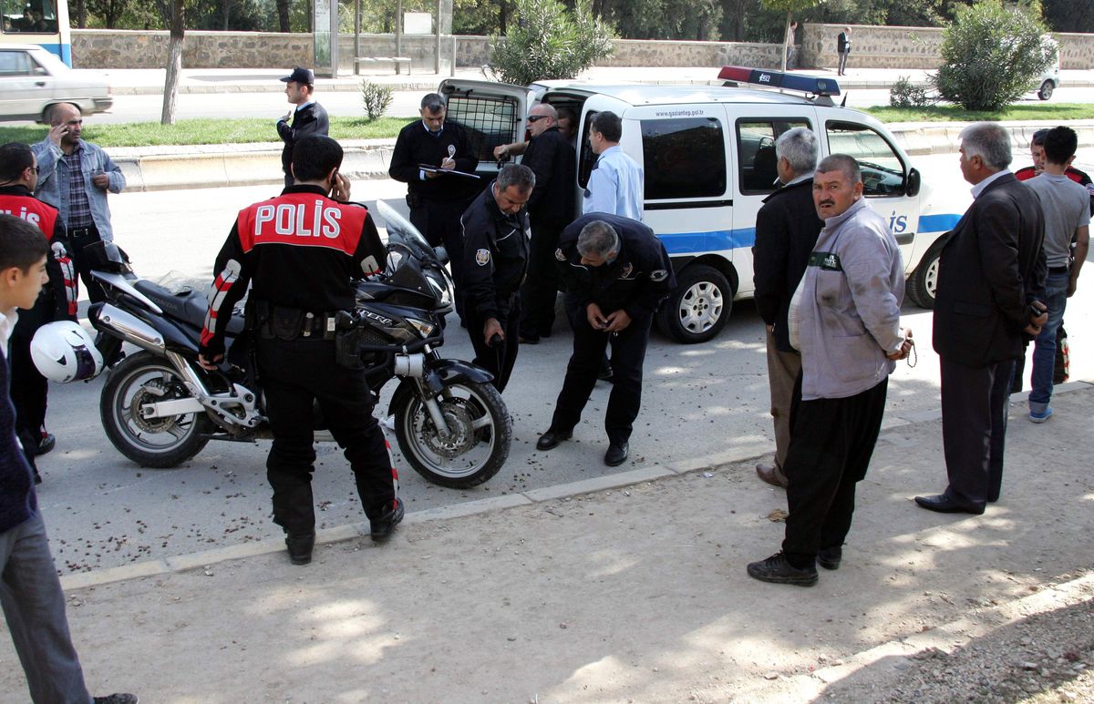 Kaza Yapan Polis Memuru Yaralandı