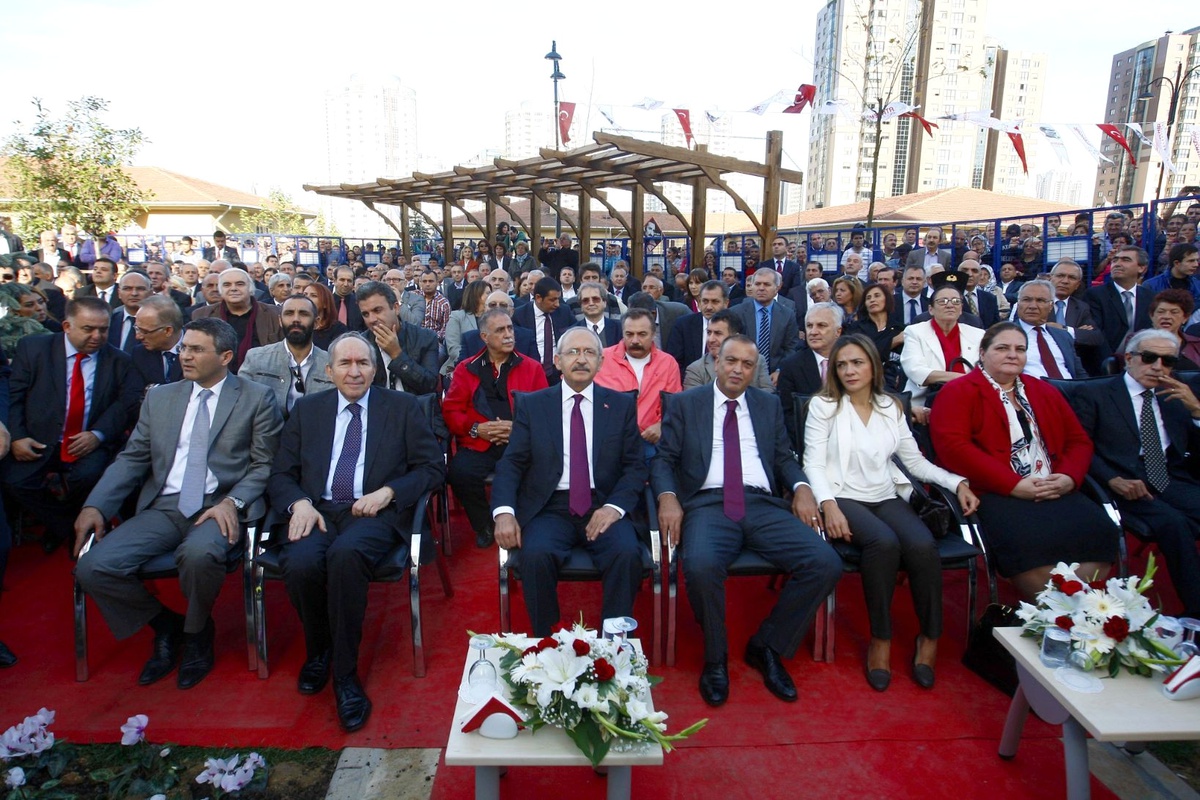 Kılıçdaroğlu Ataşehir Belediyesinin Toplu Açılış Törenine Katıldı