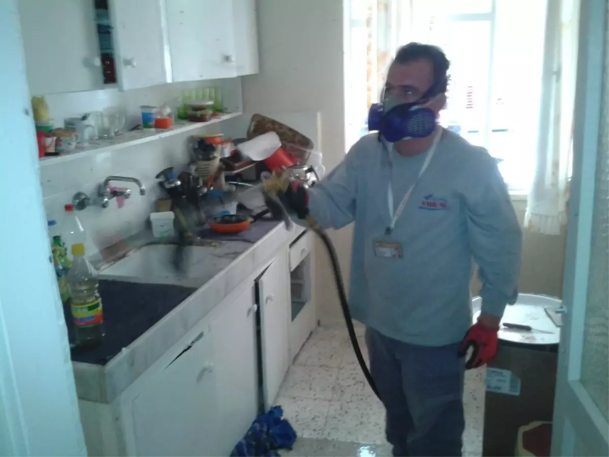 Manisa Belediyesi Çöp Evi Temizledi