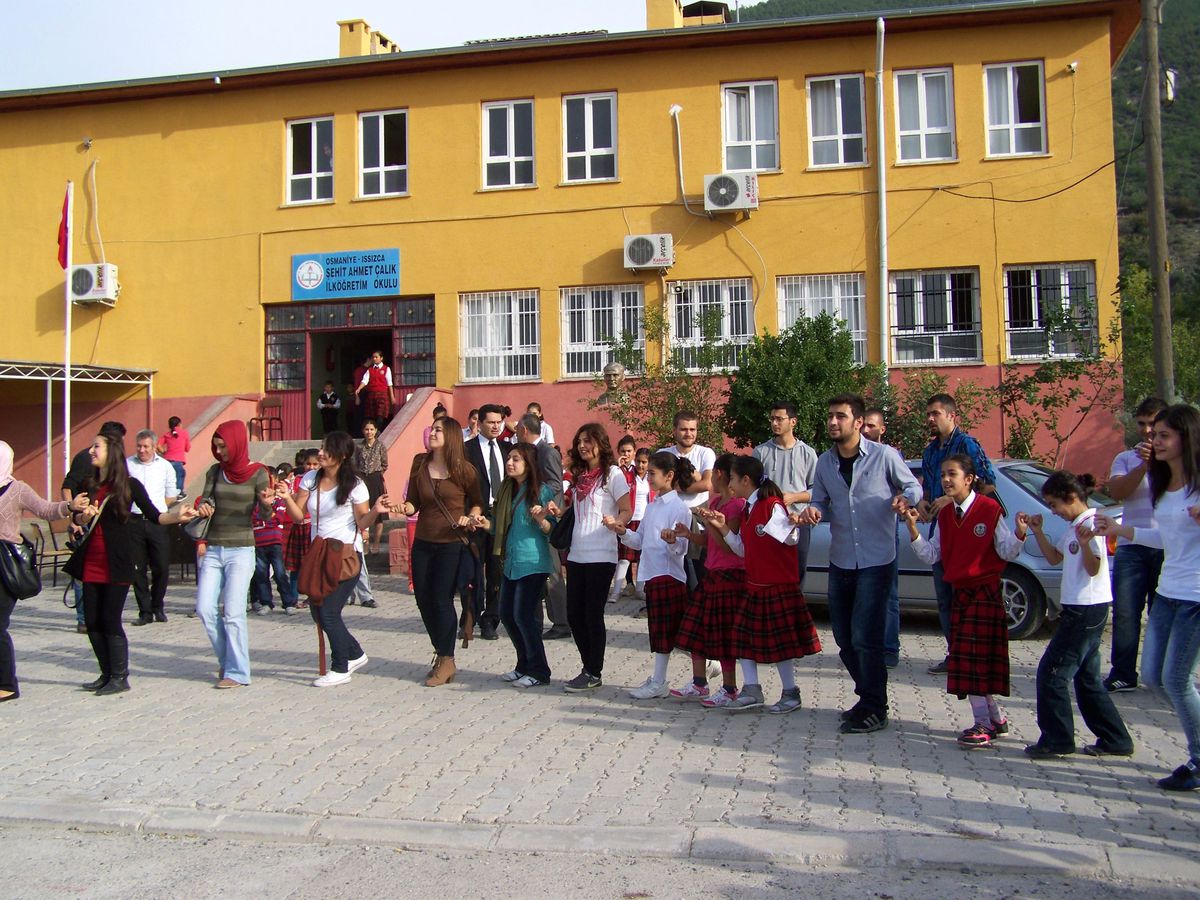 Okü\'lü Öğrencilerden Minik Öğrencilere Kitap Desteği