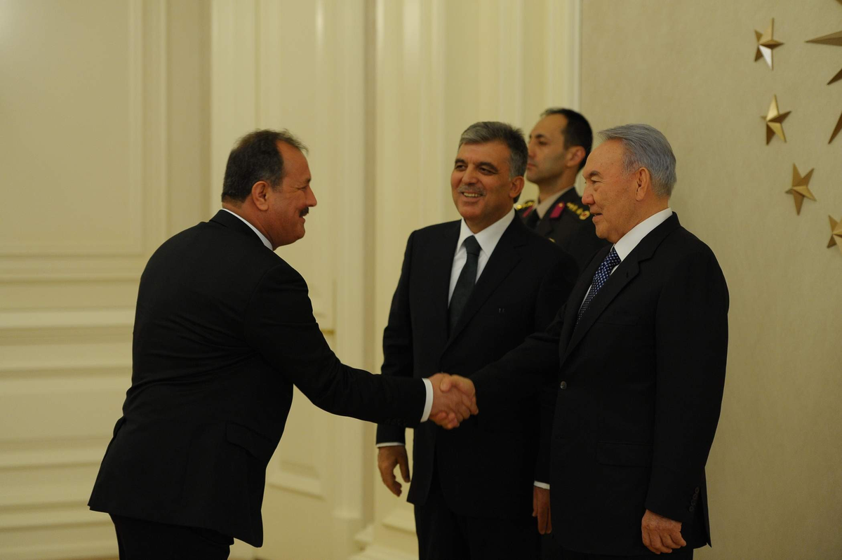 Özer\'den Kazakistan Heyetine Davet