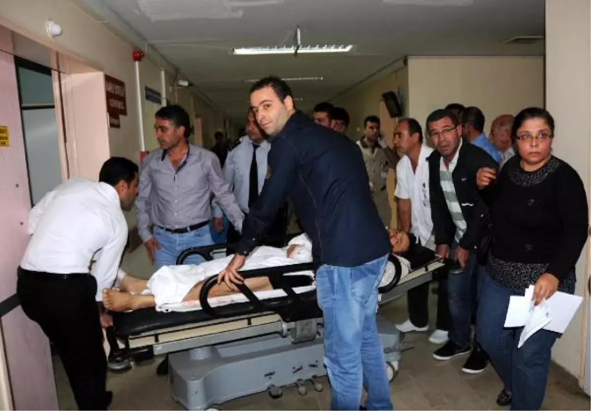 Tarsus\'ta Otomobile Pompalıyla Saldırı; 2 Yaralı