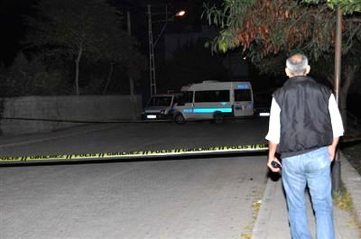 Polis Otosuna Ses Bombası Atıldı