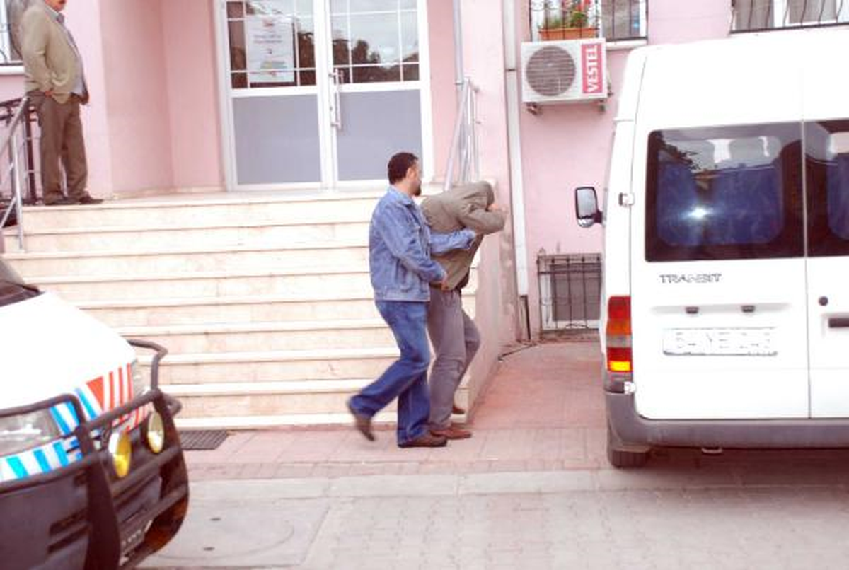 Adapazarı\'nda 14 Trafik İş Takipçisine Gözaltı