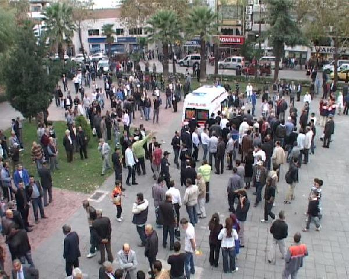Adapazarı\'nda Kanlı Hesaplaşma: 5 Yaralı