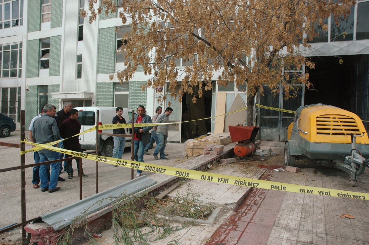 Ankara\'da Tamir Edilen Kompresör Patladı: 2 Yaralı